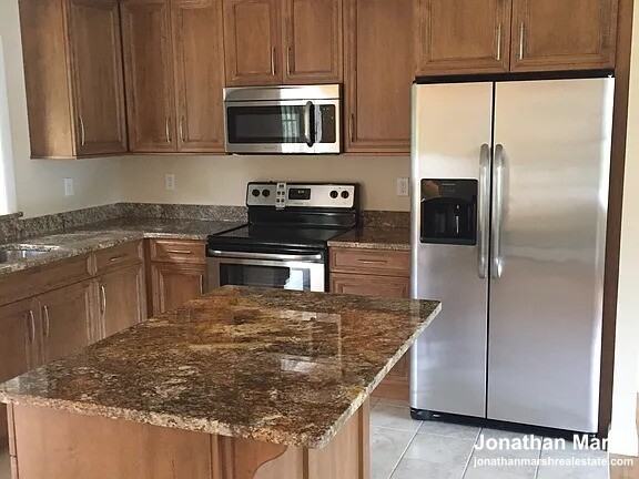 41 Sable Ave - Photo 2 of 12