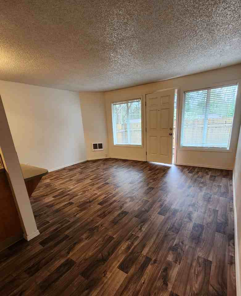 French Glen Apartments - Photo 3 of 11