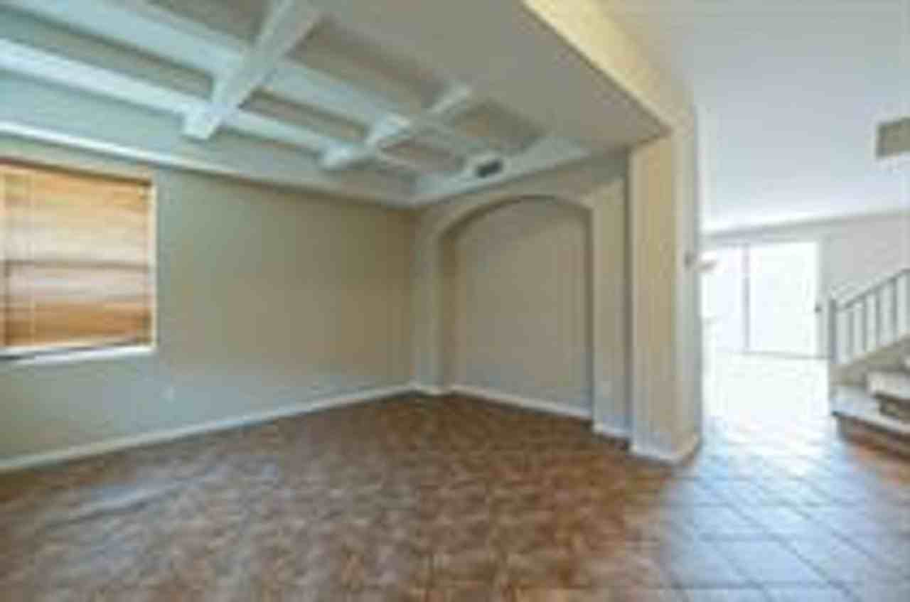 7265 W Gardenia Ave - Photo 3 of 30