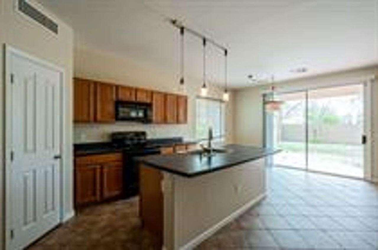 7265 W Gardenia Ave - Photo 5 of 30