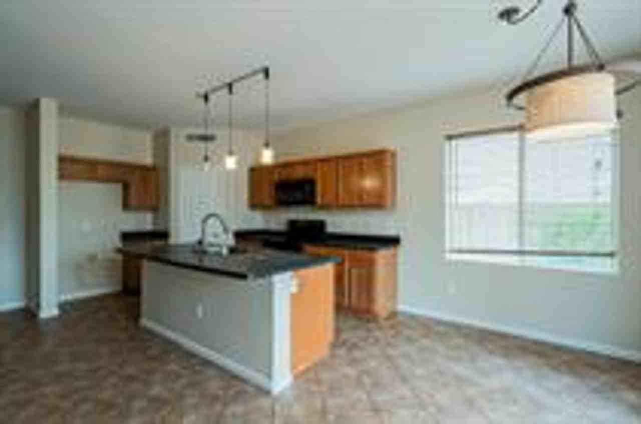 7265 W Gardenia Ave - Photo 7 of 30