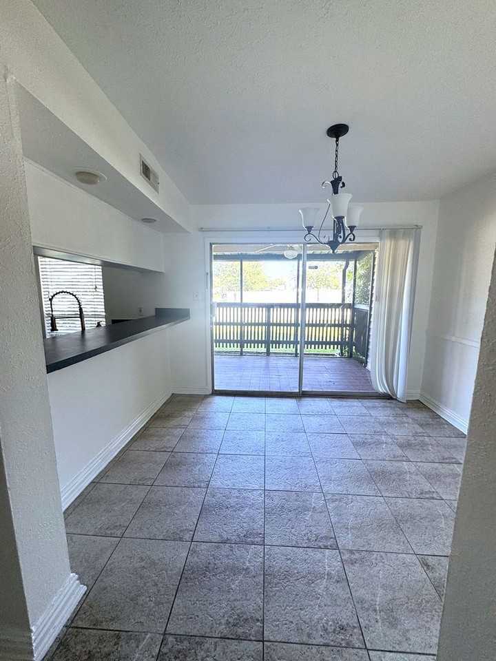 6301 23rd Street North - Photo 3 of 24