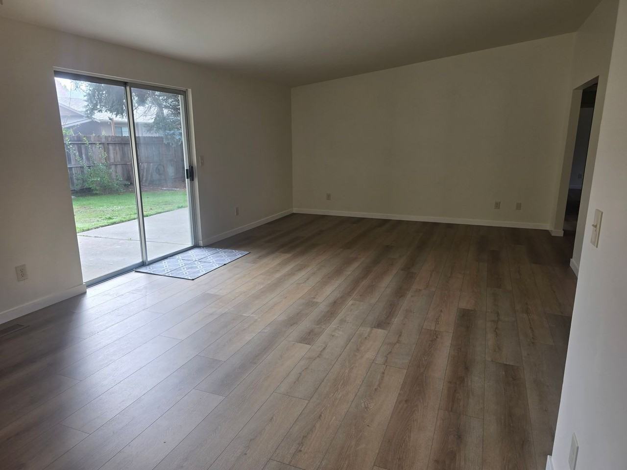 1205 Sw Cottonwood St - Photo 4 of 36