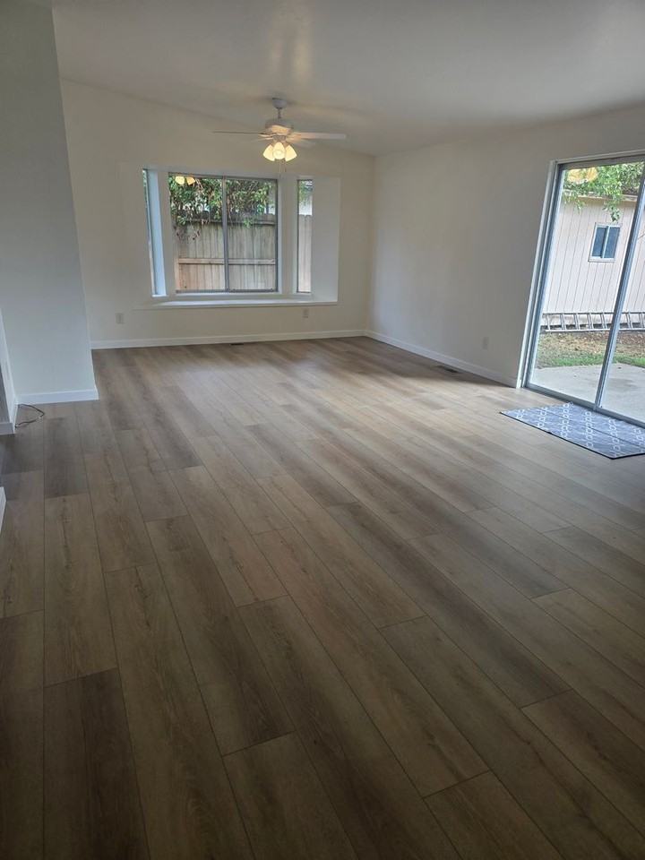 1205 Sw Cottonwood St - Photo 5 of 36