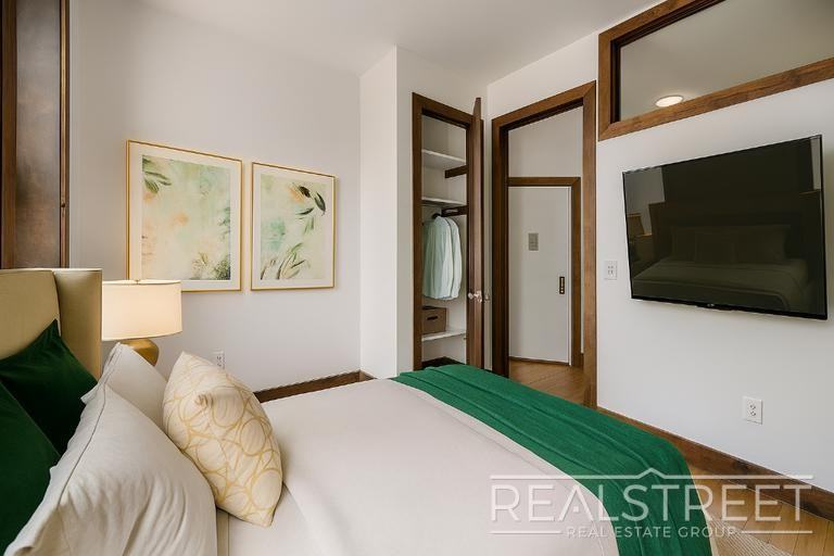 886 Flushing Ave #1R - Photo 4 of 8