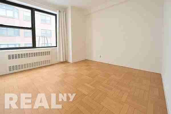 4th Ave #8L - Photo 3 of 6