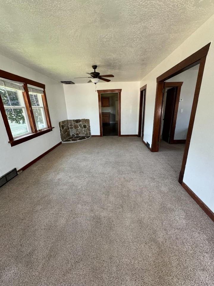 544 W 200 S - Photo 2 of 10