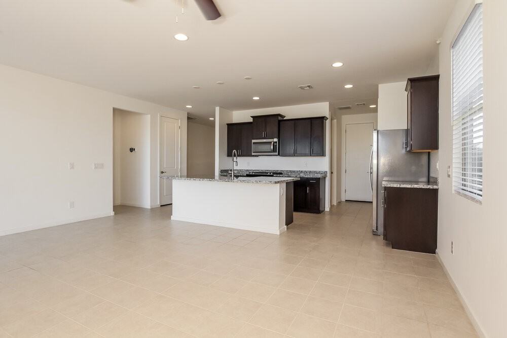 11010 W Luxton Ln - Photo 5 of 16