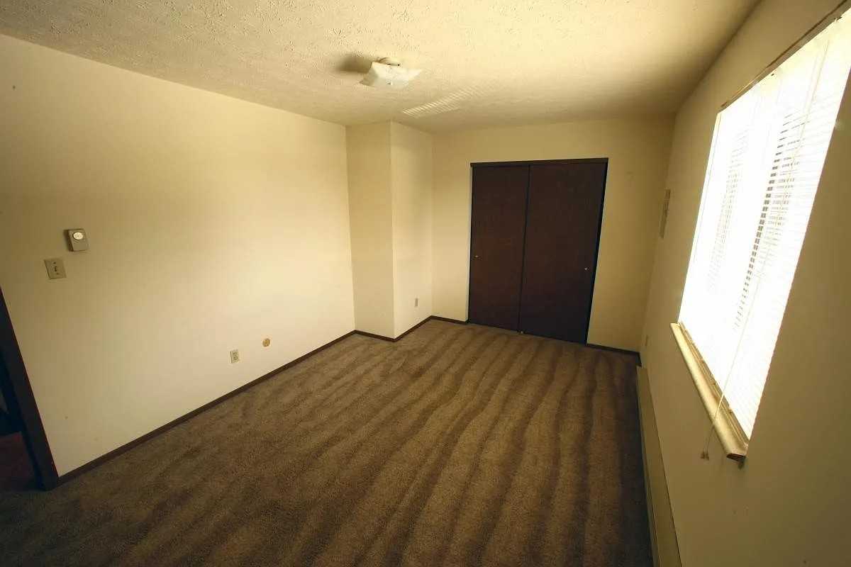 525 Carroll Street - Photo 6 of 9