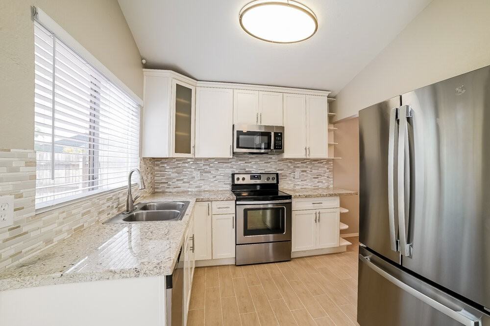 18232 N 30th Pl - Photo 5 of 17