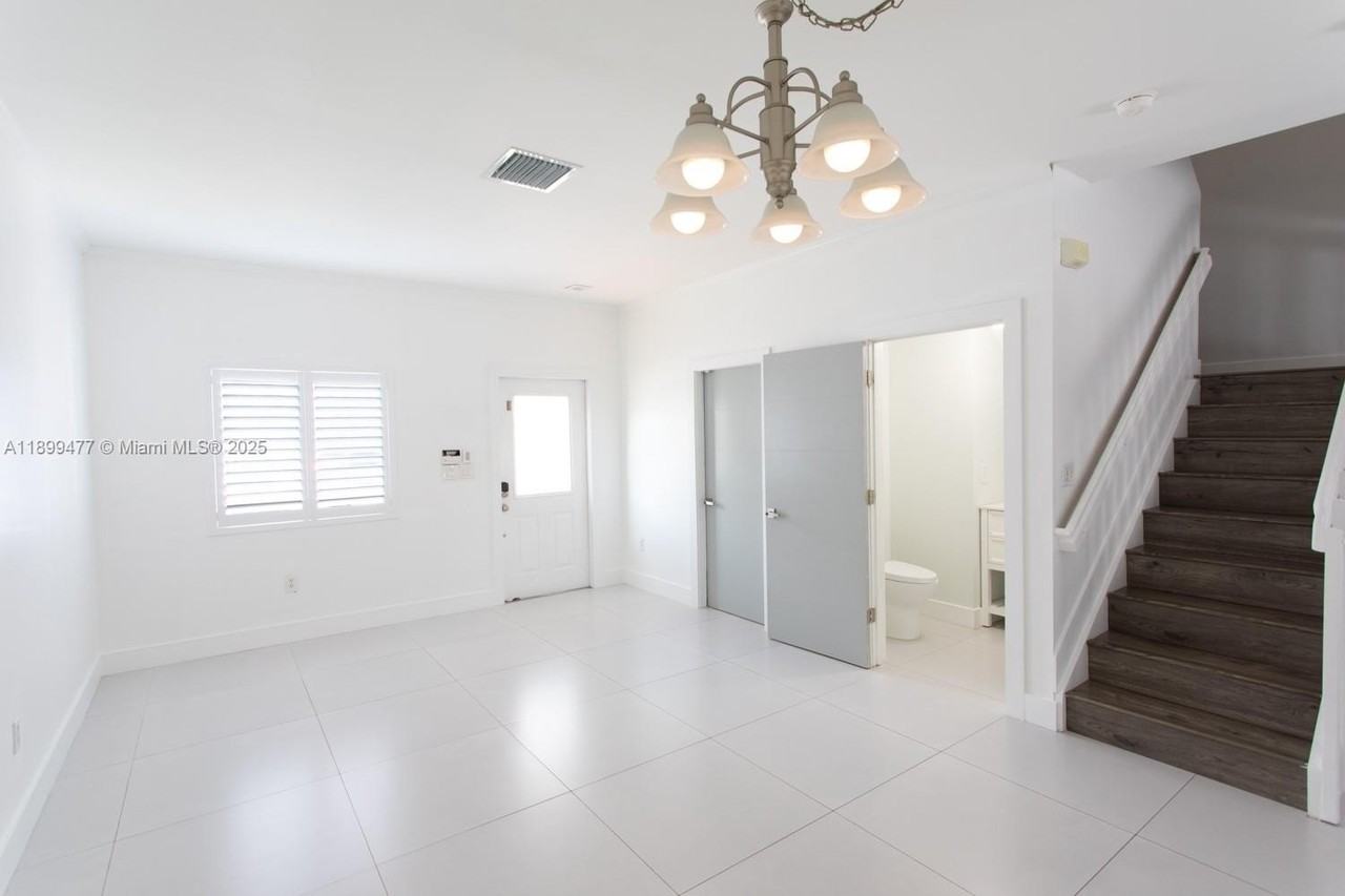 14219 Sw 126th Pl #0 - Photo 3 of 26