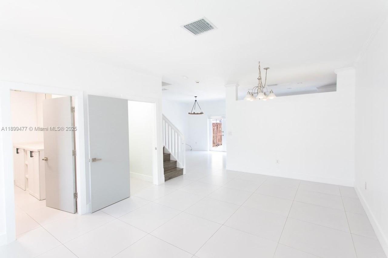 14219 Sw 126th Pl #0 - Photo 4 of 26