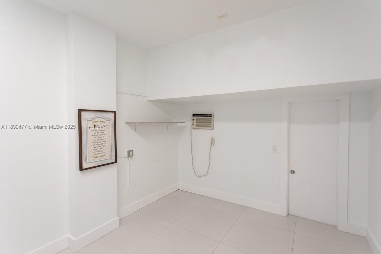 14219 Sw 126th Pl #0 - Photo 7 of 26