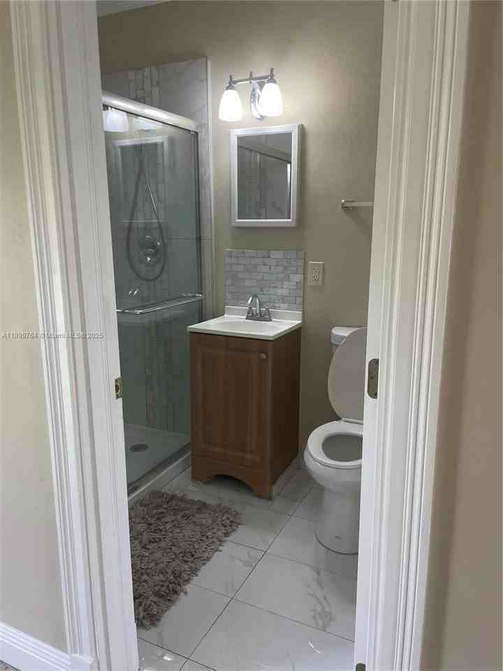 940 Sw 4th Ave #2 - Photo 2 of 6