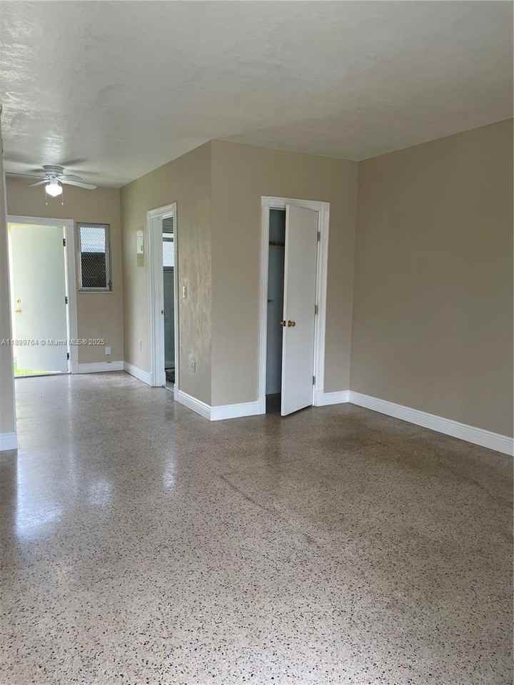 940 Sw 4th Ave #2 - Photo 5 of 6