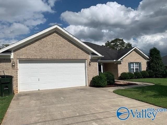 211 Forest Oak Ln - Photo 2 of 10