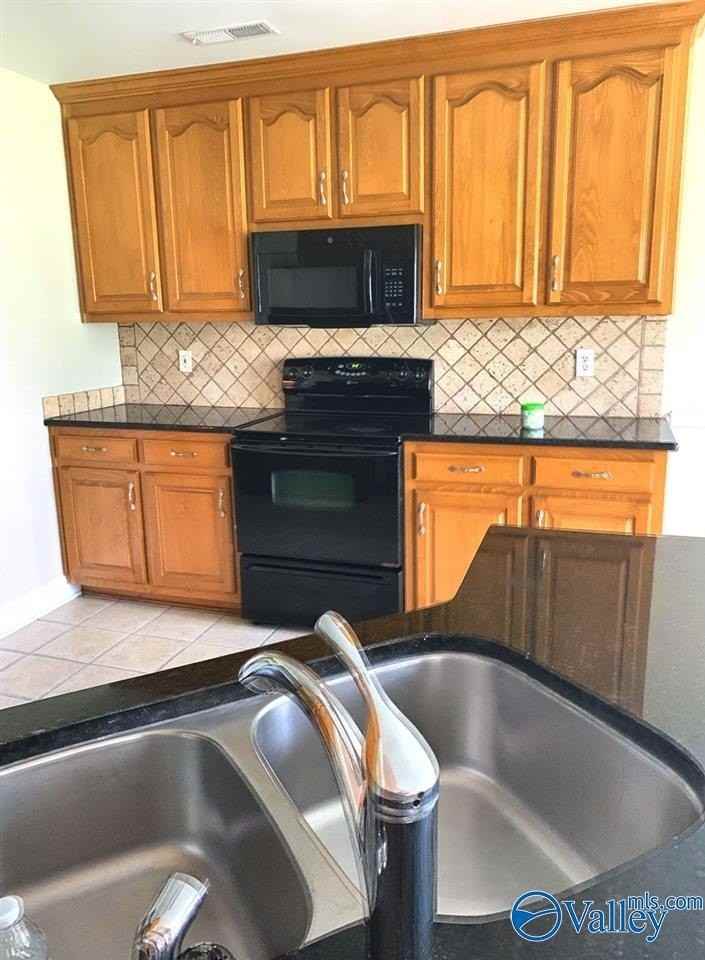 211 Forest Oak Ln - Photo 4 of 10