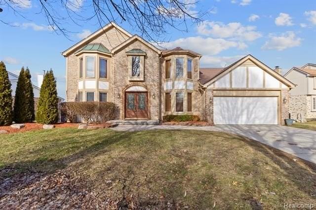 37701 Fleetwood Dr - Photo 2 of 37