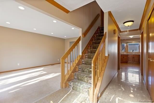 37701 Fleetwood Dr - Photo 5 of 37