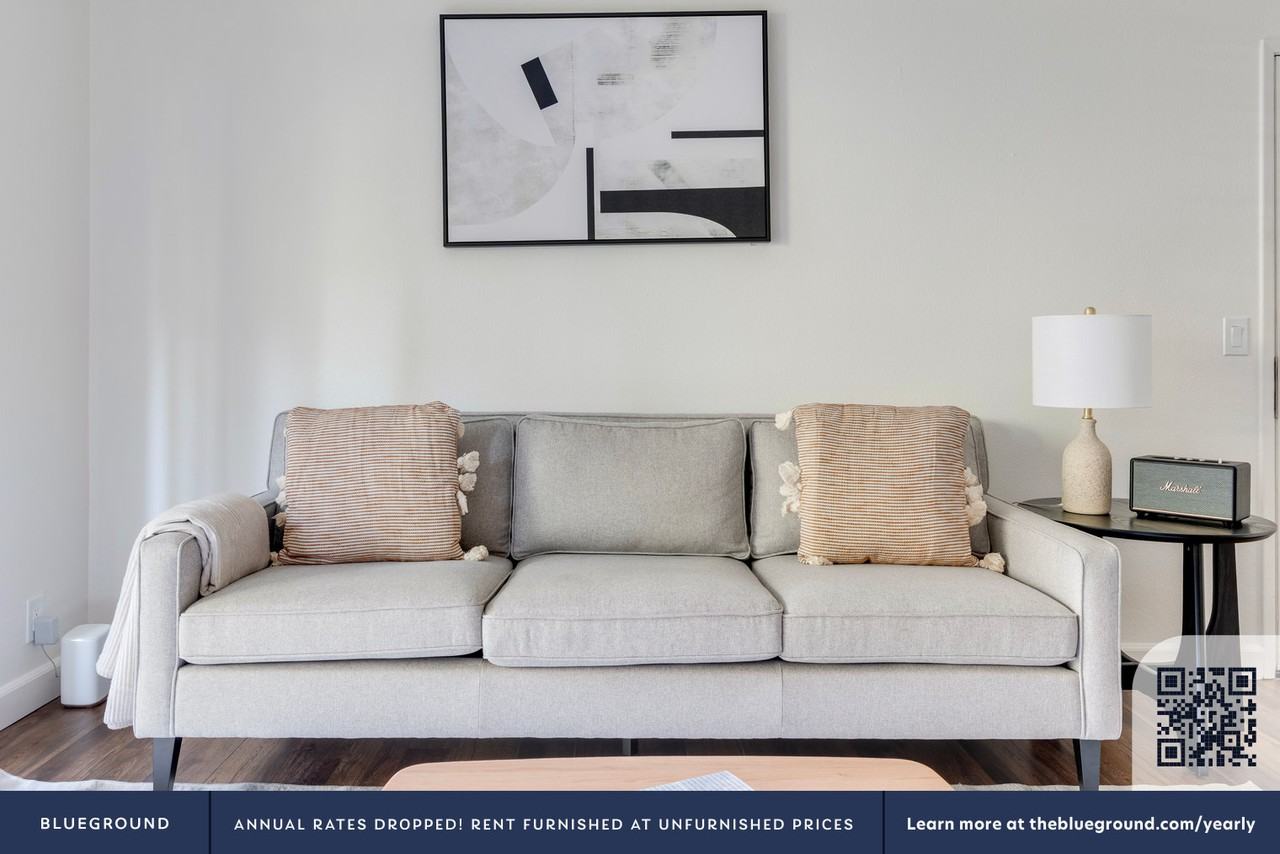 900 Pepper Tree Lane - Photo 4 of 29