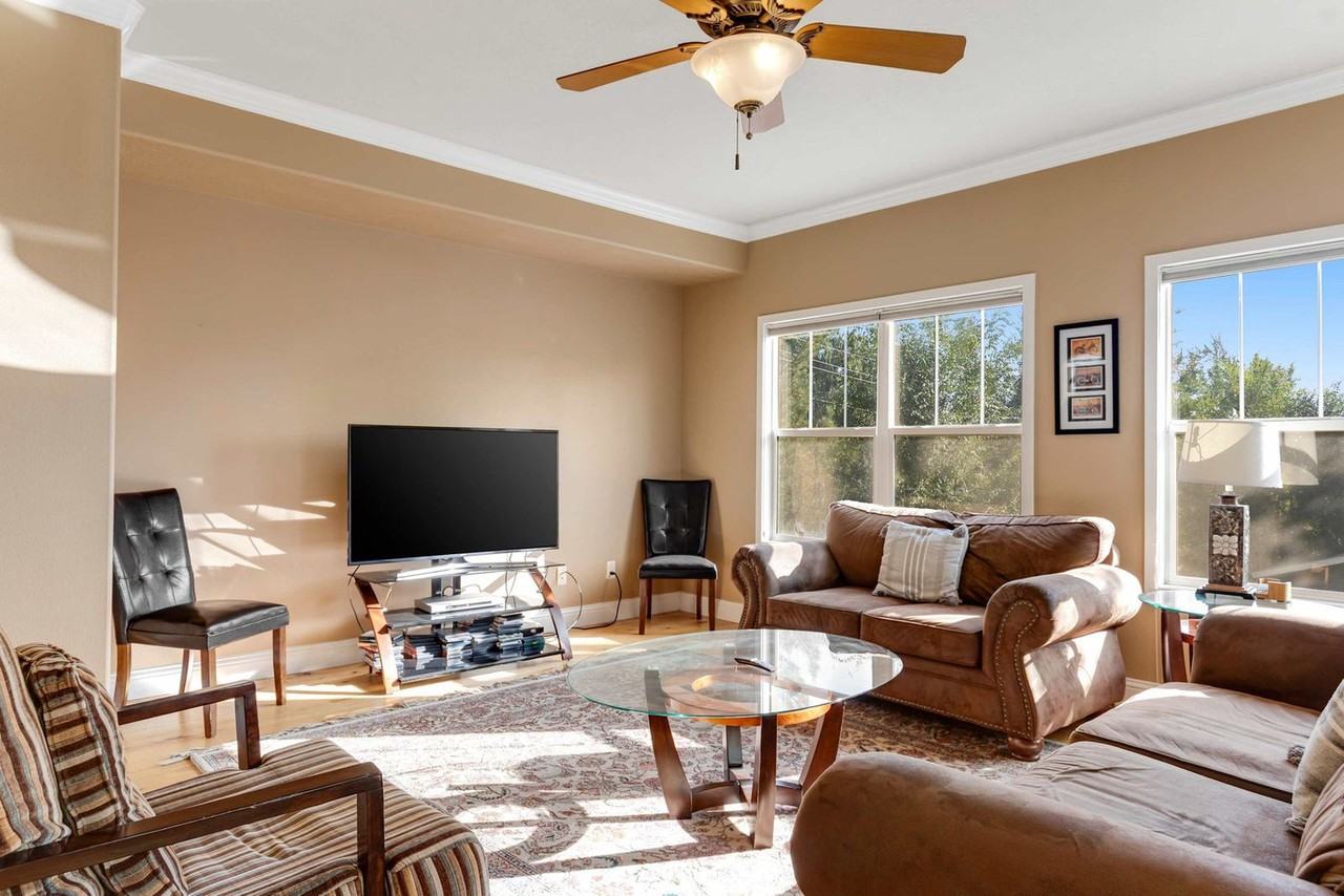 1433 E Hays St #1324053P - Photo 7 of 42