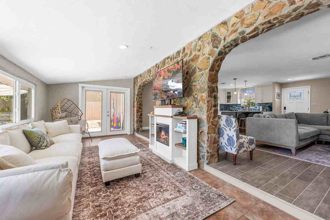 128 Martin St #1250956P - Photo 2 of 39