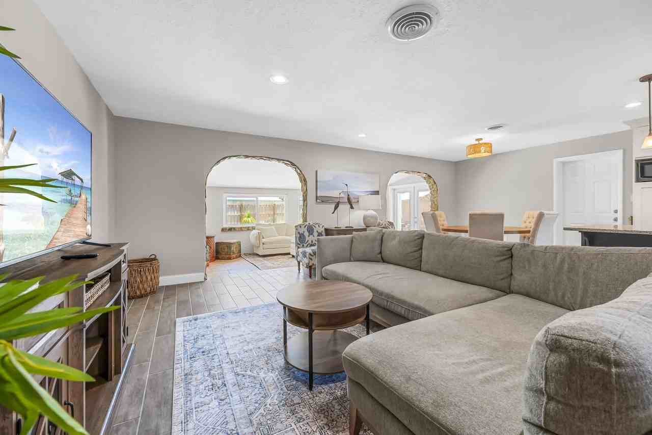 128 Martin St #1250956P - Photo 4 of 39