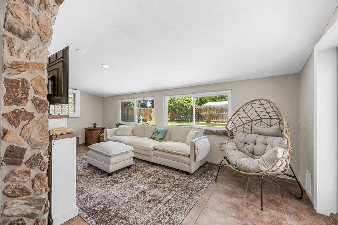 128 Martin St #1250956P - Photo 5 of 39