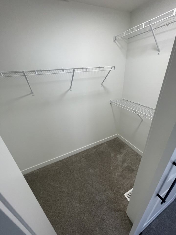 4754 83 Street NW #MAIN - Photo 5 of 10