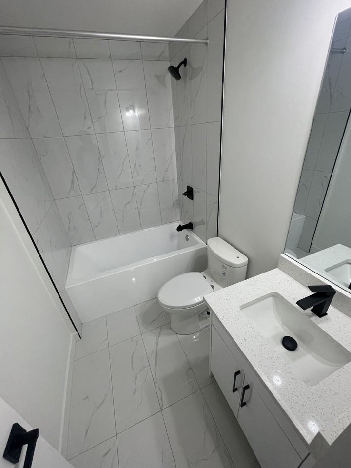 4754 83 Street NW #MAIN - Photo 7 of 10