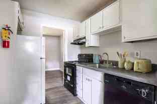Premier Club Apartments 15 Minutes to Everything South Atlanta & Airport - Photo 1 of 1