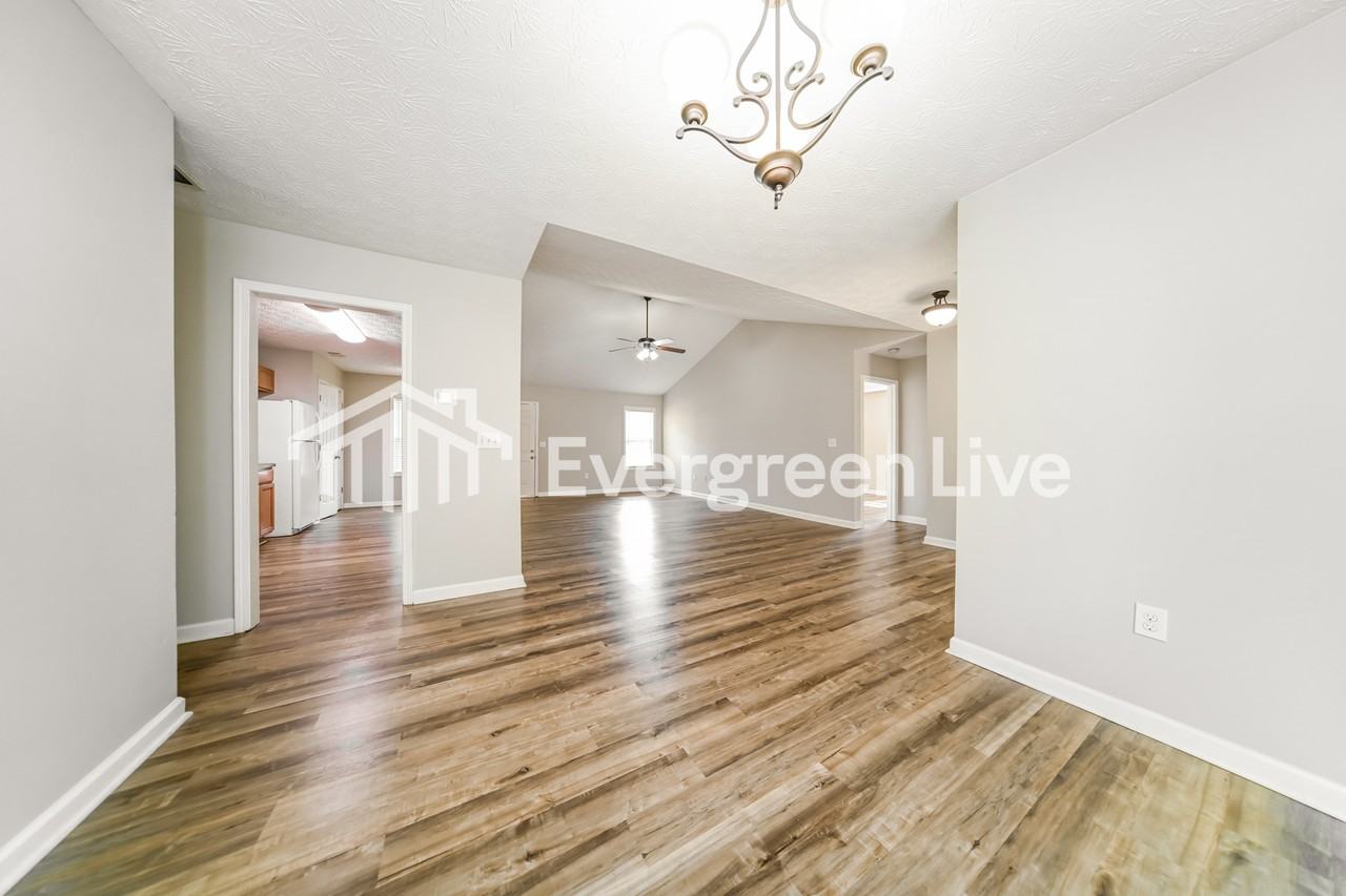 395 Arthurs Ln - Photo 2 of 9