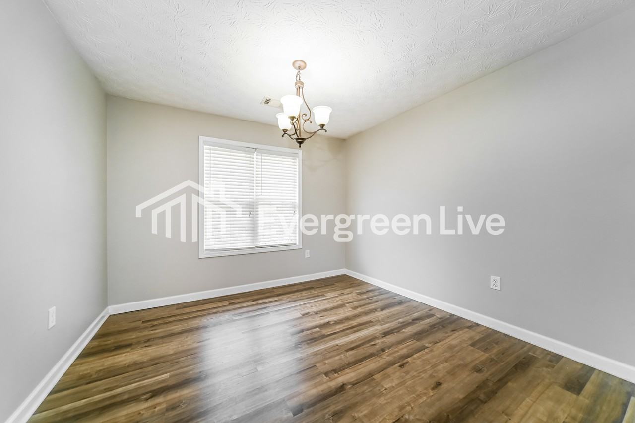 395 Arthurs Ln - Photo 4 of 9