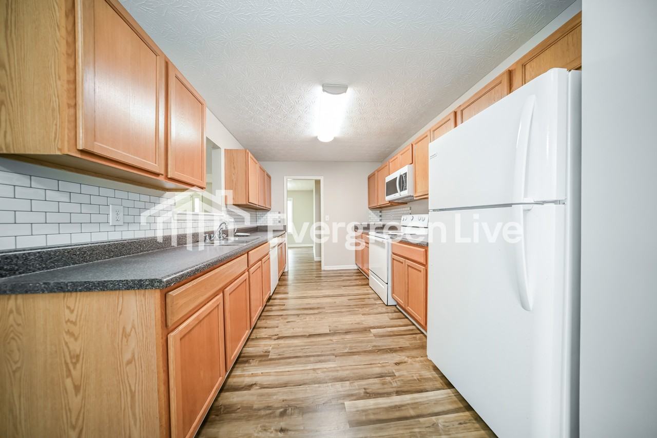 395 Arthurs Ln - Photo 5 of 9