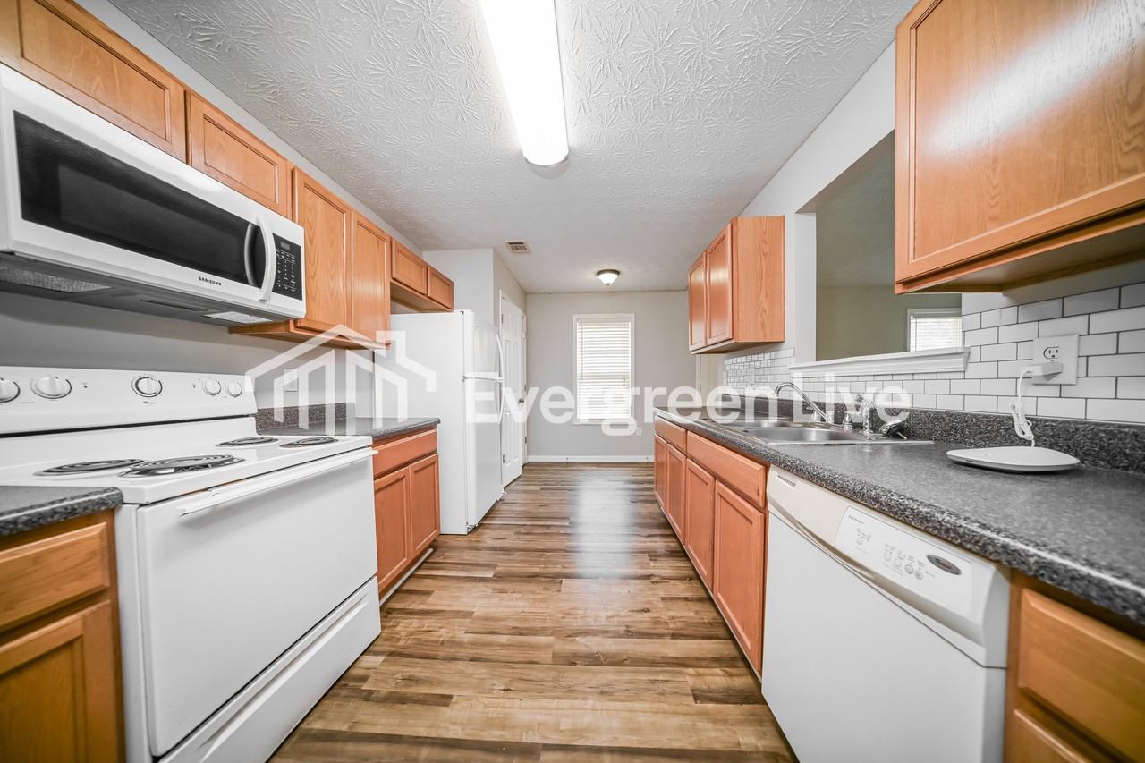 395 Arthurs Ln - Photo 6 of 9
