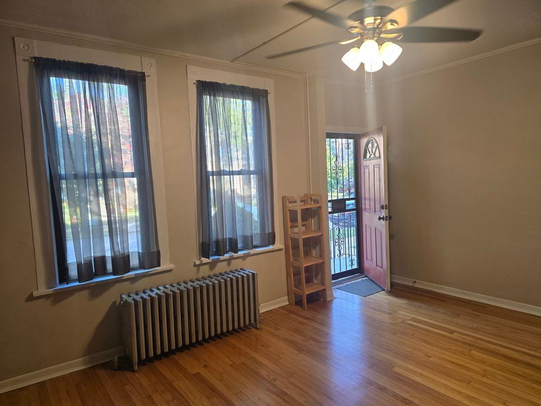 11304 S Langley Ave - Photo 2 of 7