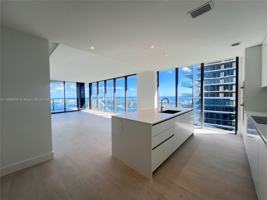 featured image of NE 24th St & Biscayne Blvd