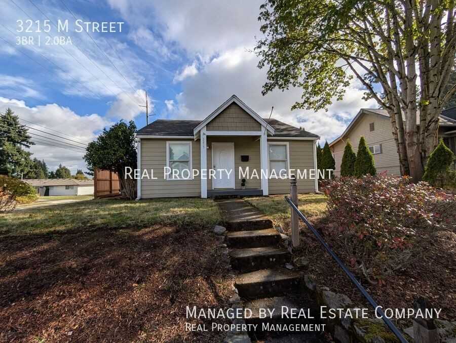 3215 M St