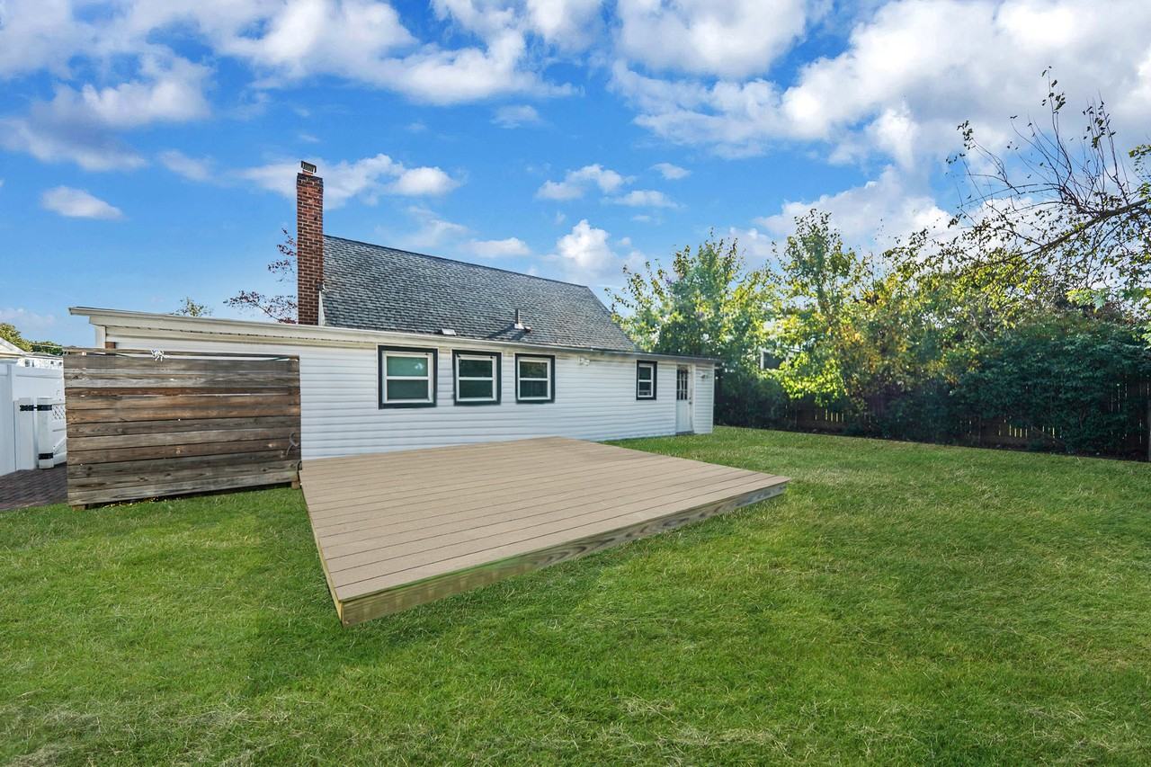 323 Martin Pl - Photo 2 of 23