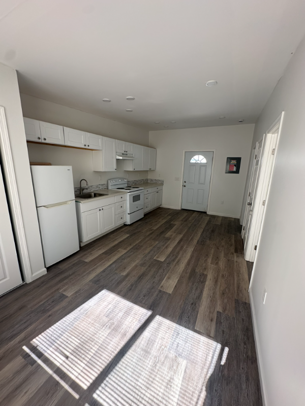 201 Eaton Way - Photo 3 of 7