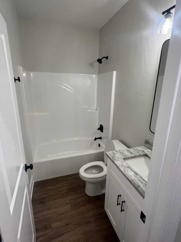 215 Hoover Dr #B - Photo 3 of 6