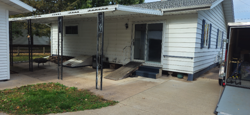 1105 Eddy Ln - Photo 2 of 14