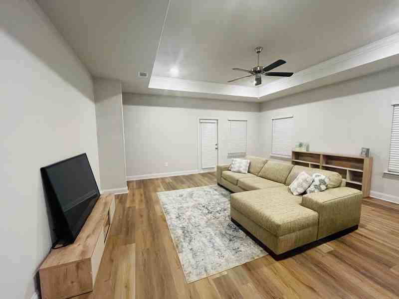 17881 Kelso Dr - Photo 3 of 10