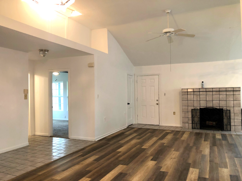 302 Pecan Dr - Photo 2 of 18