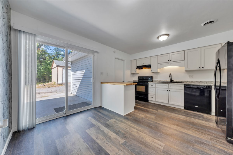 1802 Edmund Ave Ne - Photo 3 of 18