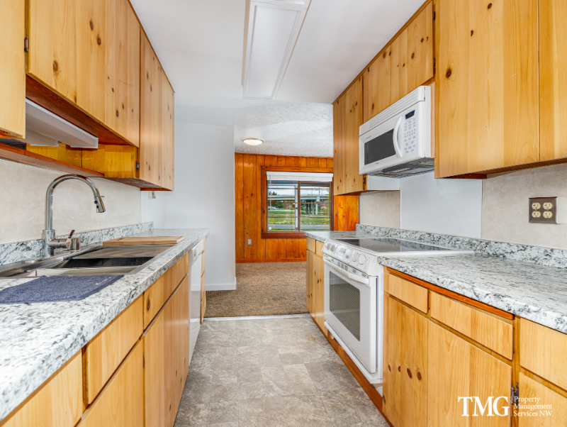 1413 Ne 136th St - Photo 3 of 11