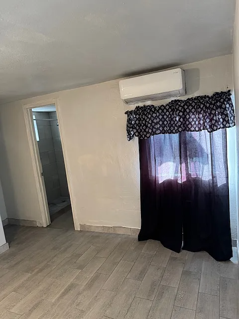 305 S 23rd St #B - Photo 3 of 9