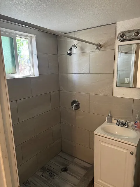 305 S 23rd St #B - Photo 6 of 9