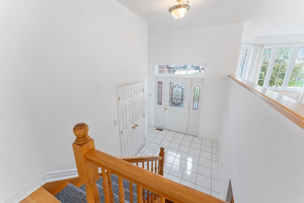 81 Lloydalex Crescent - Photo 5 of 43