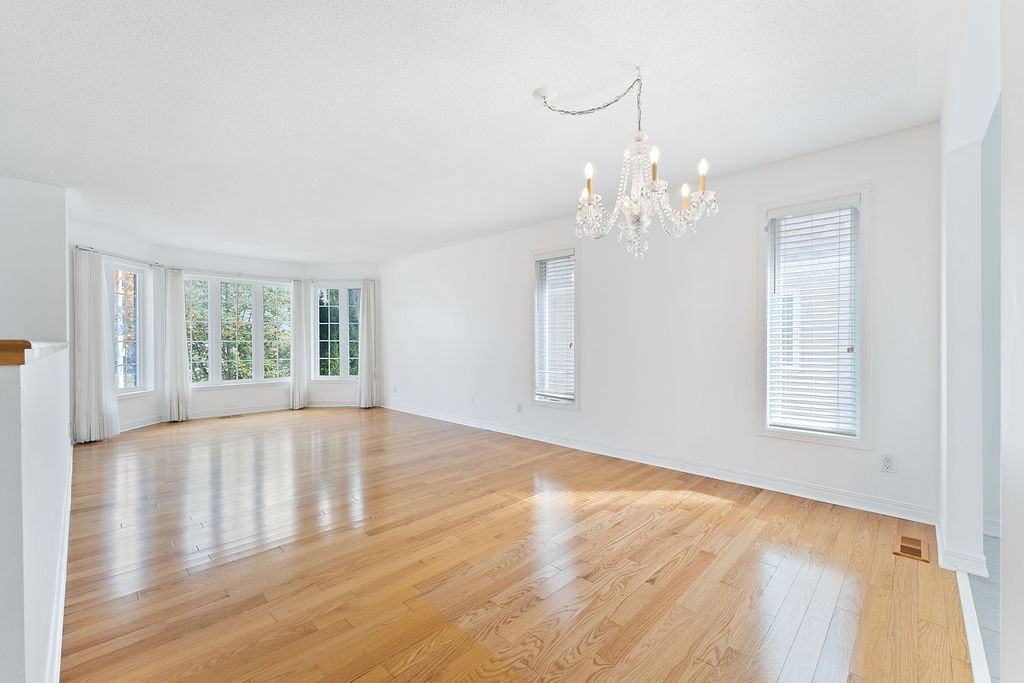 81 Lloydalex Crescent - Photo 7 of 43